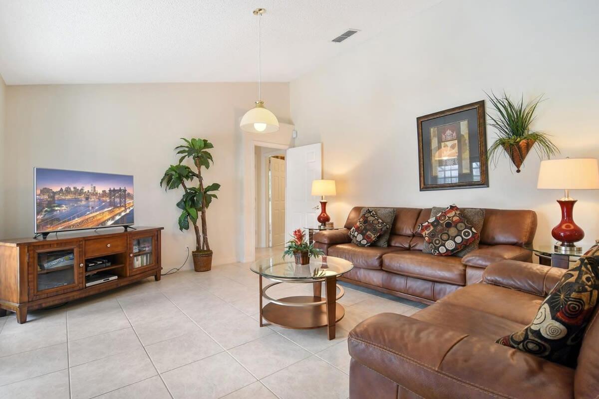 4 Bedroom House South Facing Pool Game * Orlando