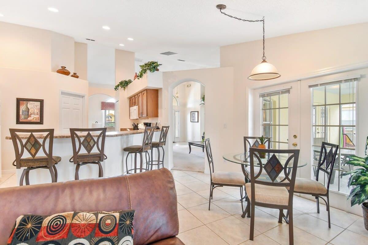 4 Bedroom House South Facing Pool Game Holiday home Orlando