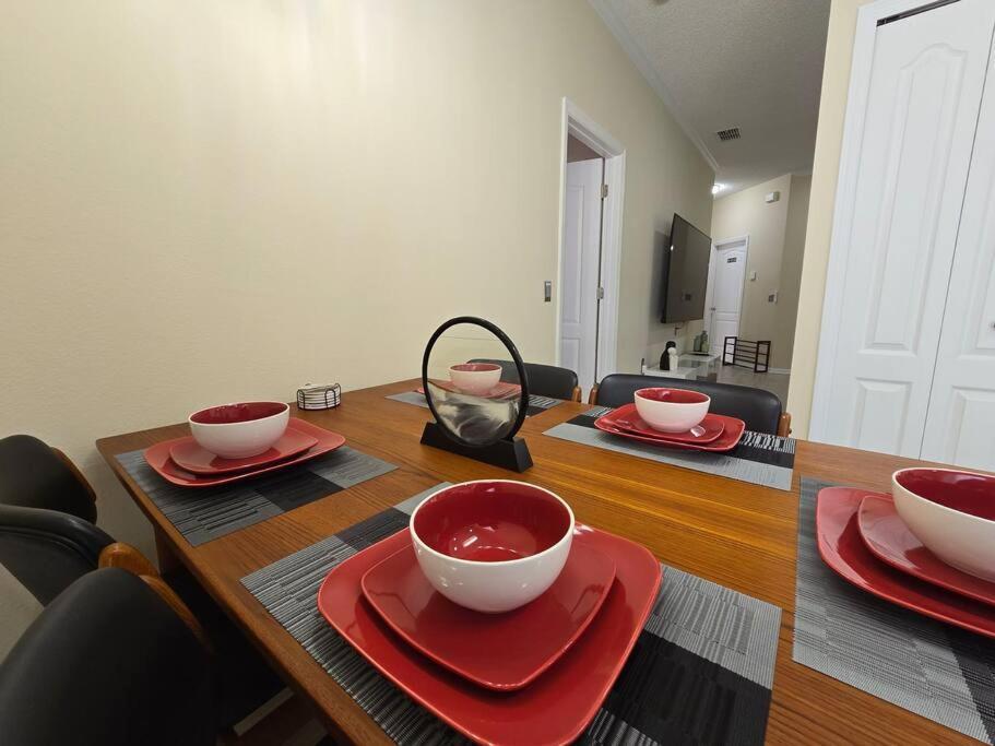 Mid-century Oasis Near Holiday home *