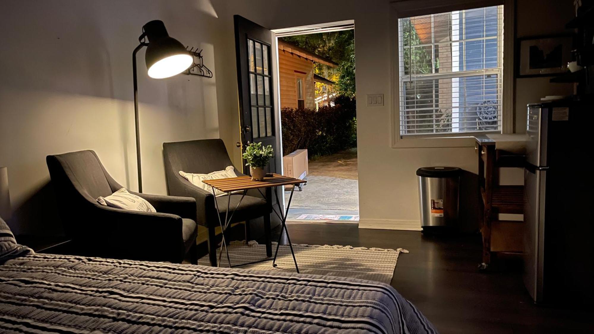 Lovely Spacious In Mills 50 District Guest house