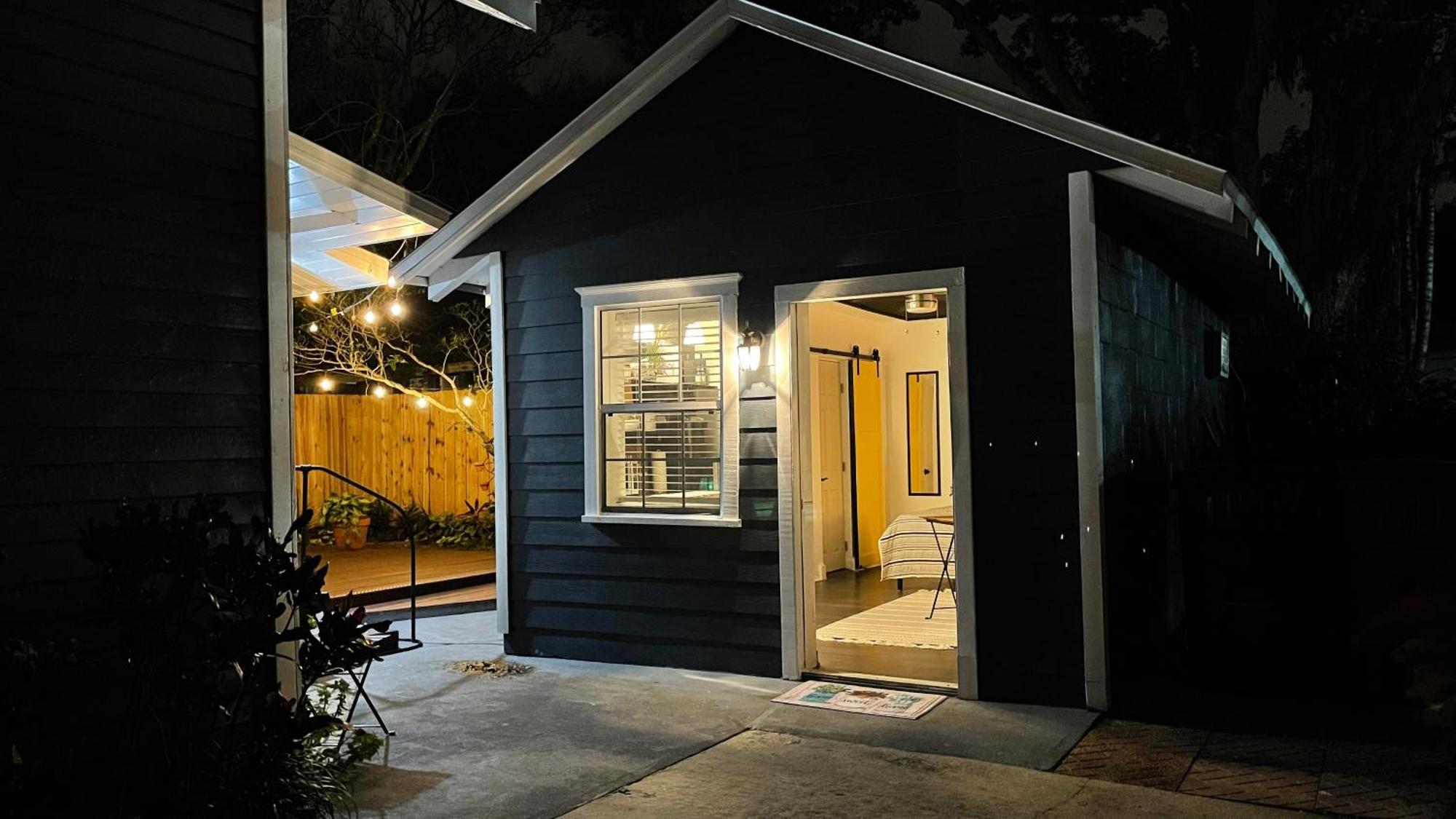 Lovely Spacious In Mills 50 District Guest house