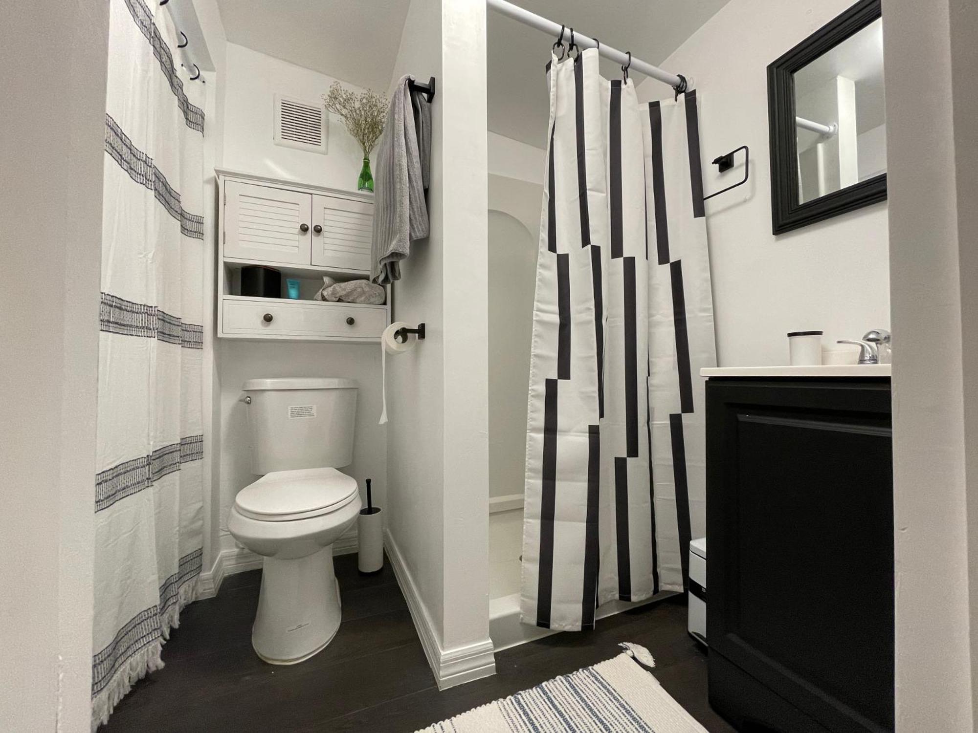 Lovely Spacious In Mills 50 District Guest house