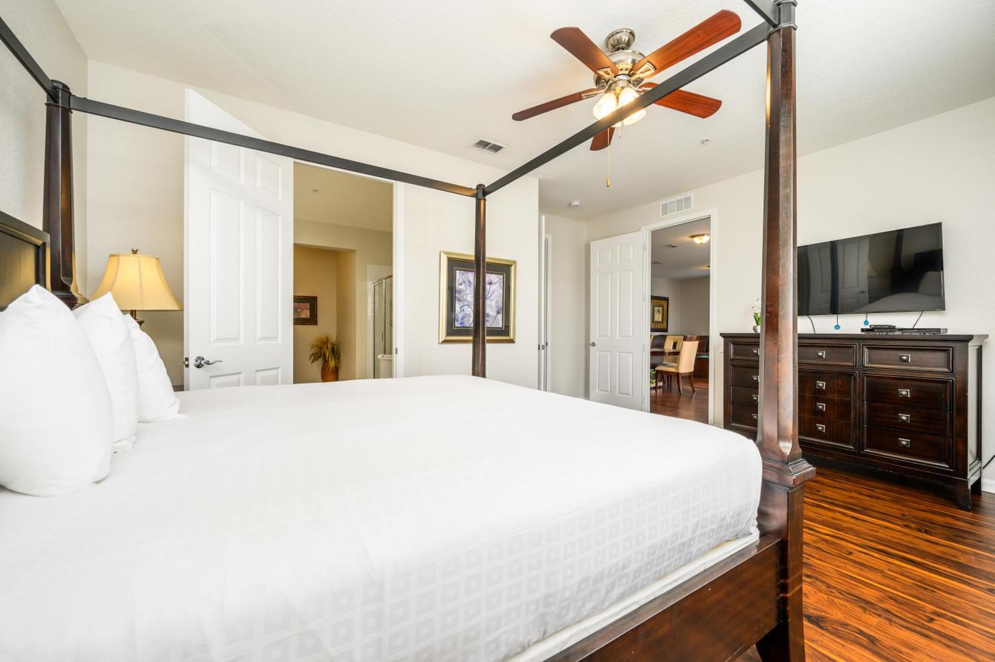 Premium View Condo, Vista Cay - 1002 *