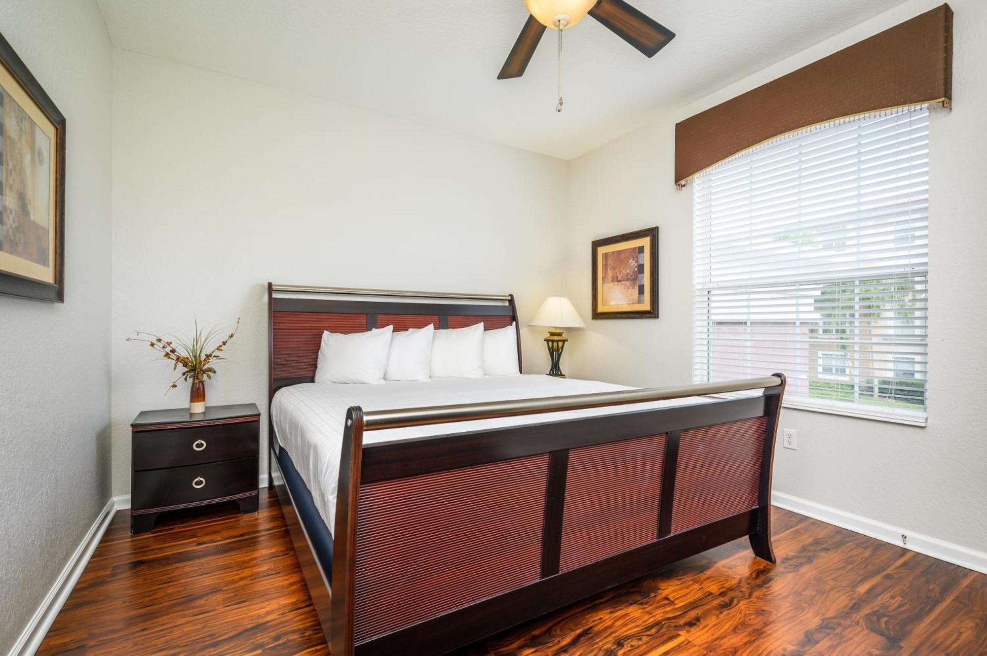 Premium View Condo, Vista Cay - 1002