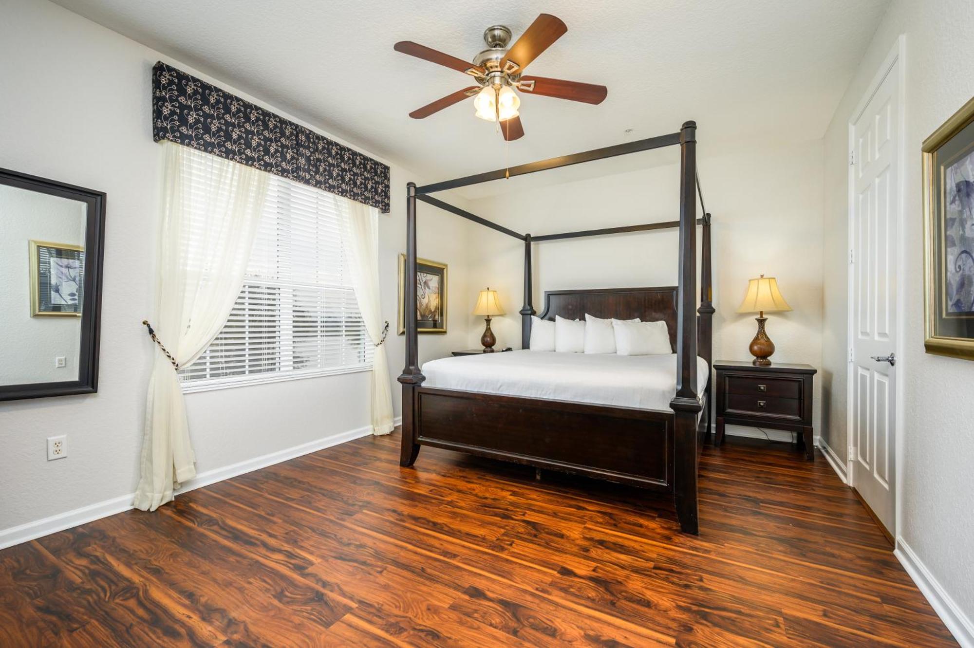 Premium View Condo, Vista Cay - 1002