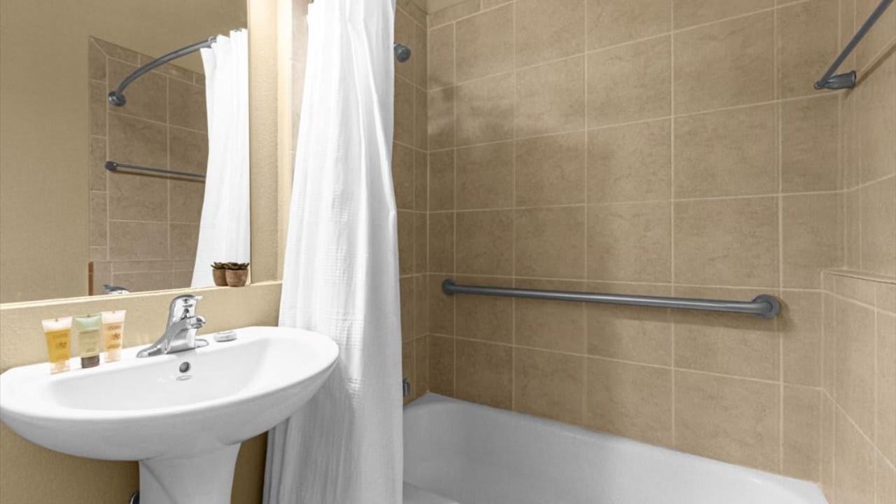 Spring Break Escape! Renovated Townhome By Disney! Holiday home *