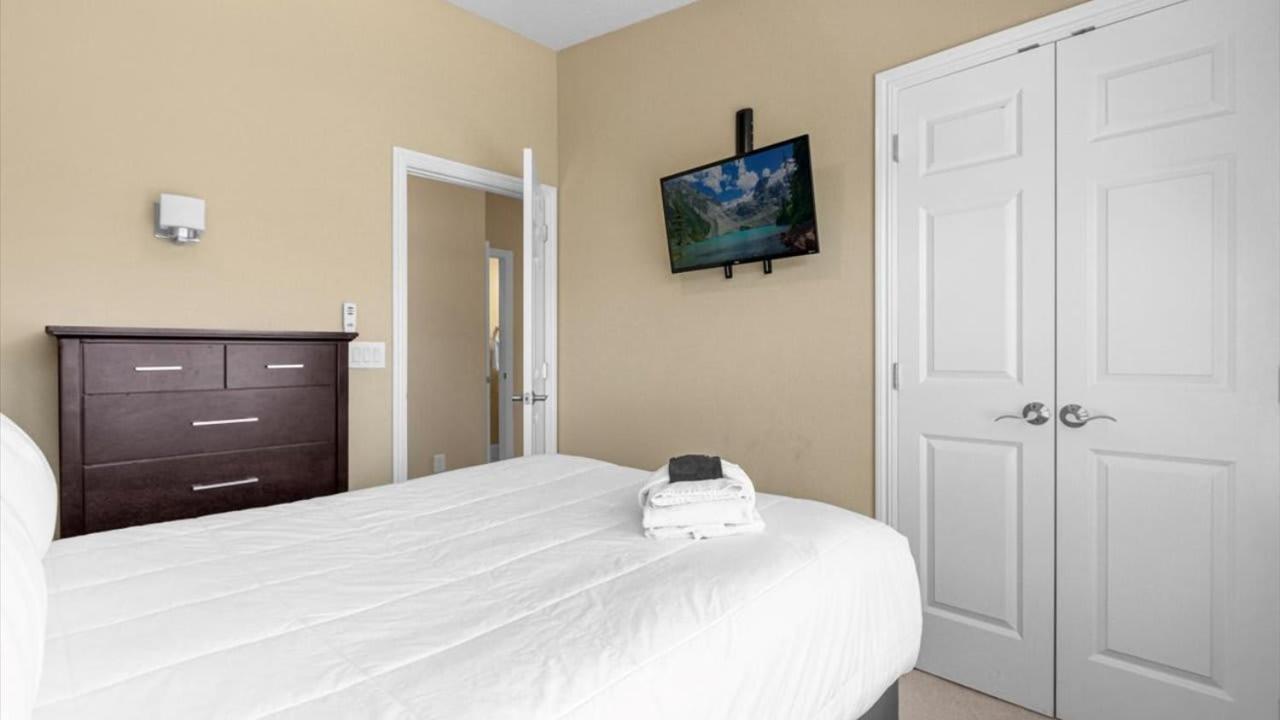 Spring Break Escape! Renovated Townhome By Disney! Holiday home *