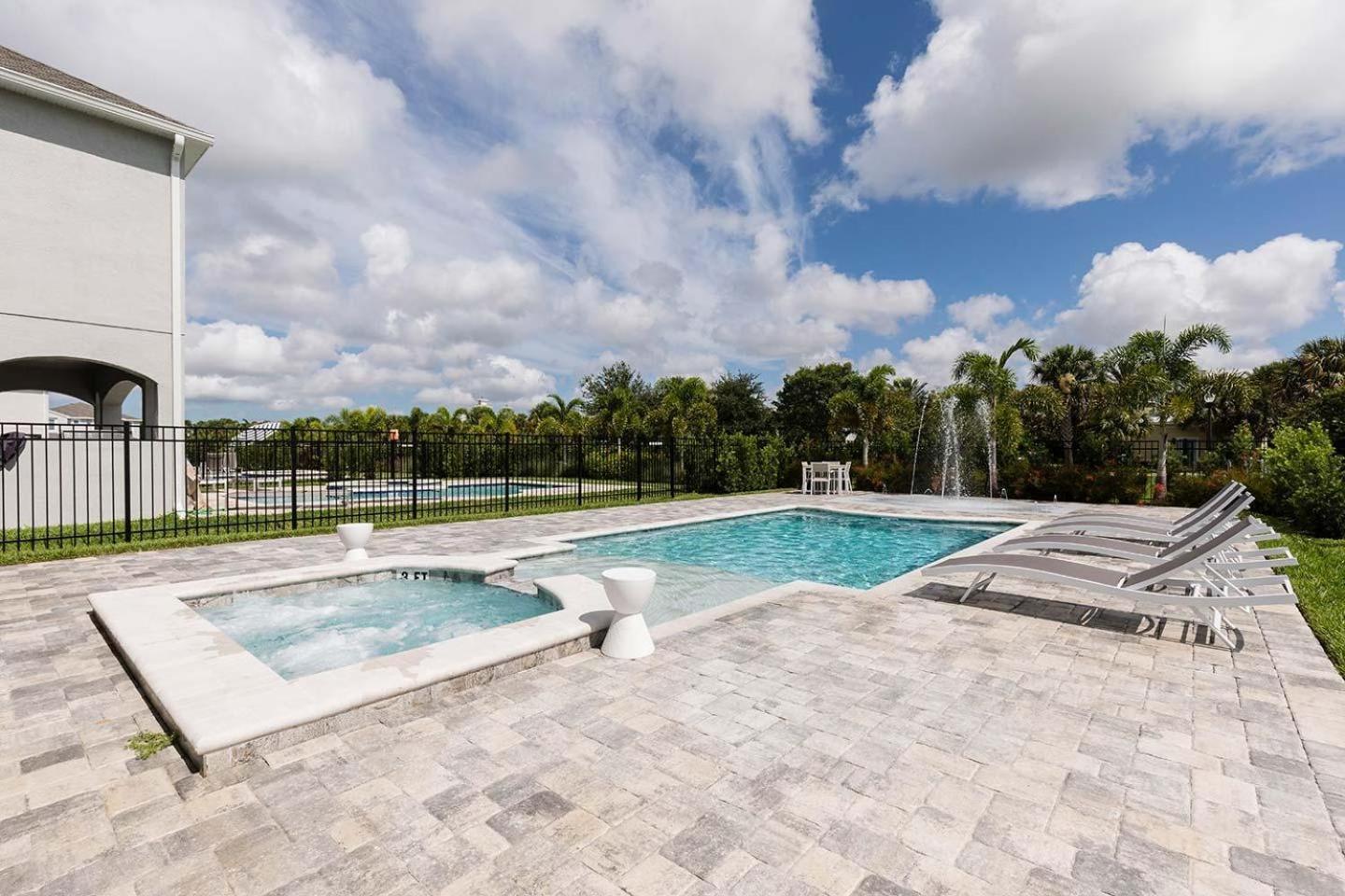 Ec418 - Rock 'n' Roll With Splash Pad At Encore
