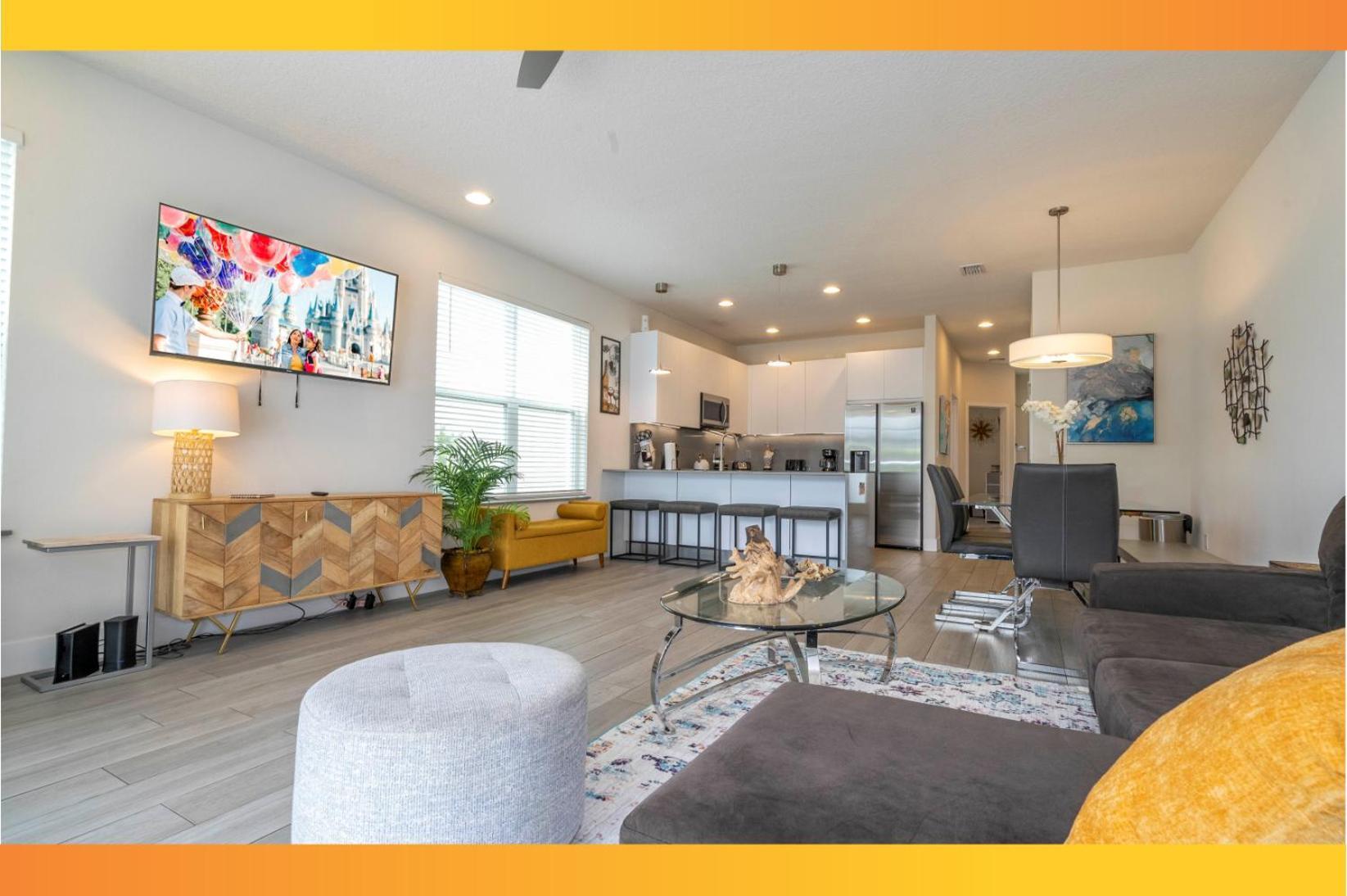 Comfortable Near & Private Pool 17414 Holiday home