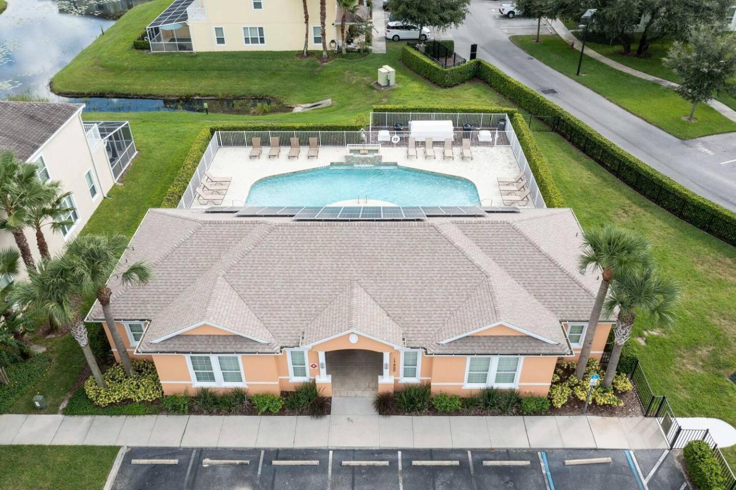 Comfortable Near & Private Pool 17414 Orlando