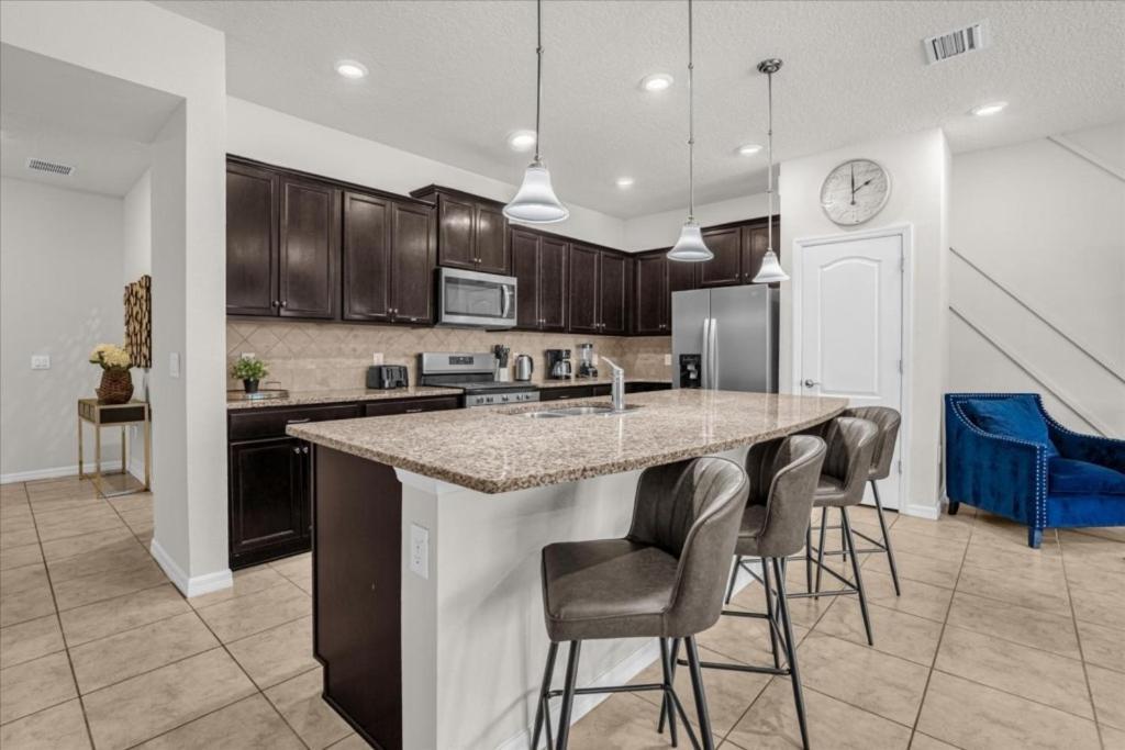 5 Bedrooms - 4,5 Bathrooms - Solterra 4618 Td