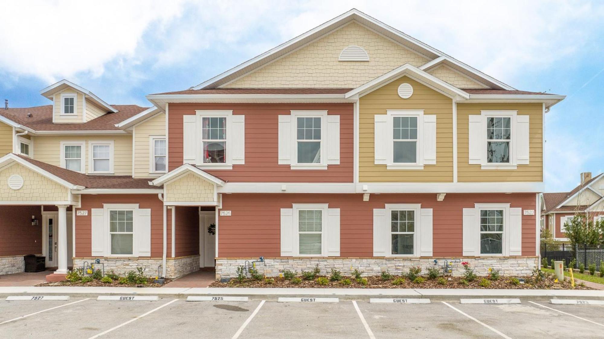 Upstay - Mickey Mouse House W Access