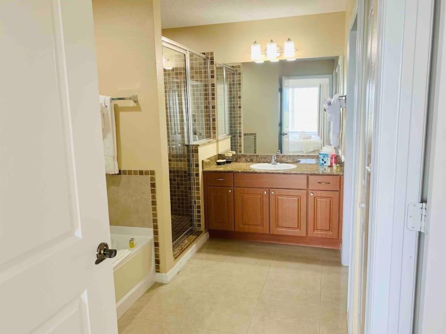 Walking Distance From Universal One Bedroom Apartment Orlando