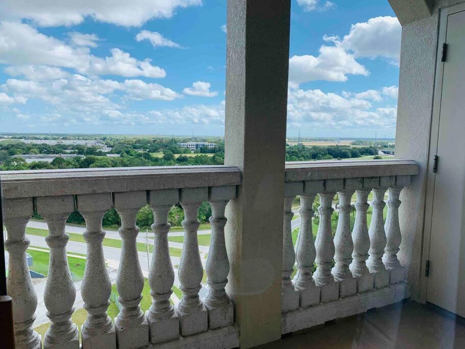 Apartment Walking Distance From Universal One Bedroom *