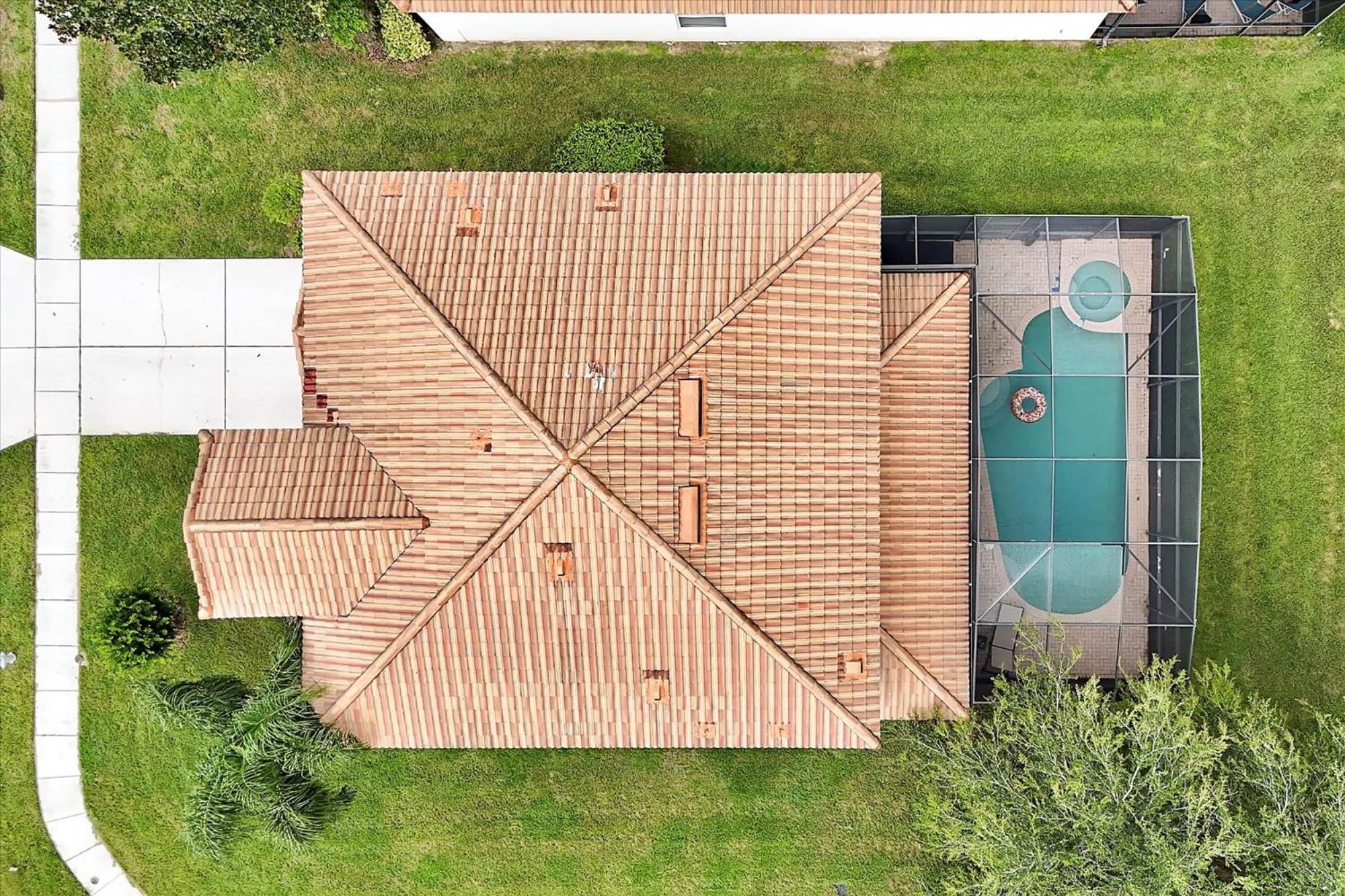 Large Pool In Windsor Hills *