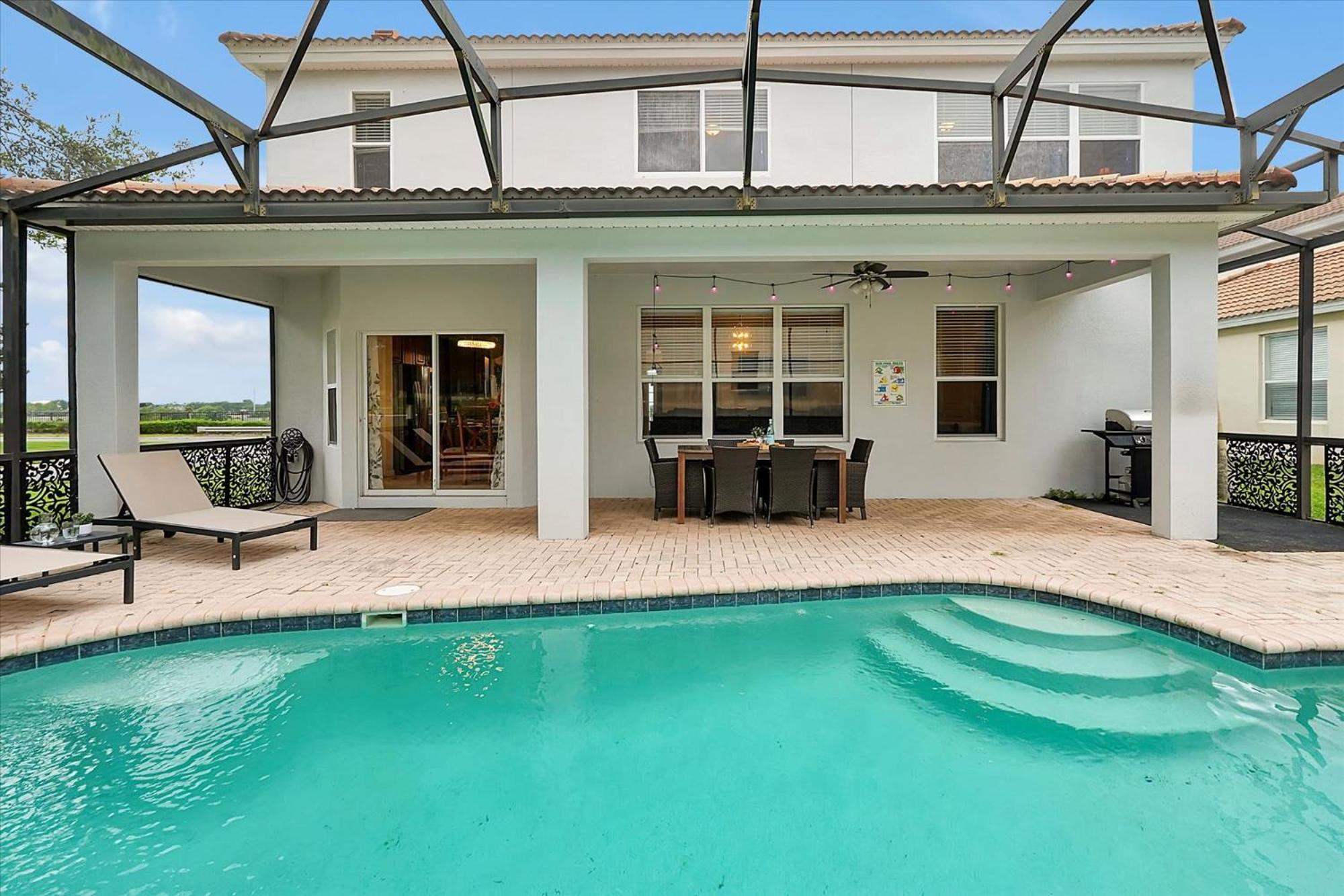 Large Pool In Windsor Hills *