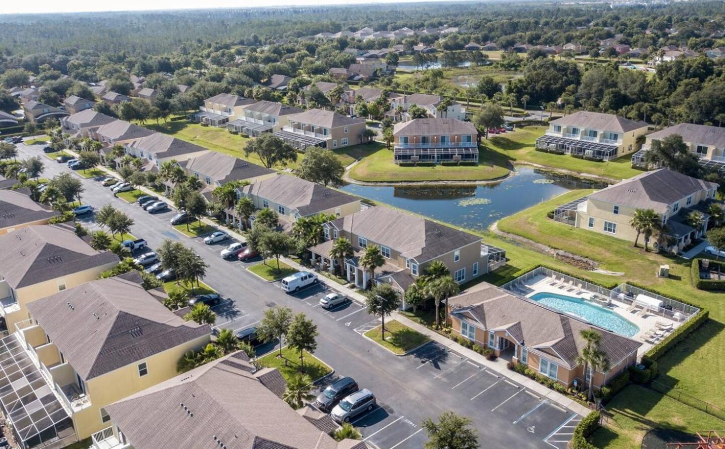 Comfortable Near & Private Pool 17414