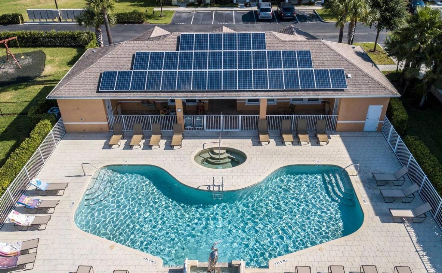 Comfortable Near & Private Pool 17414