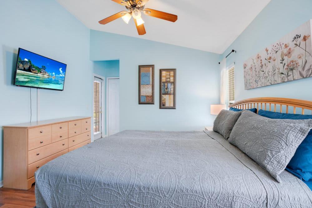 Relaxing Retreat With Pool And Movie Theater Holiday home Orlando