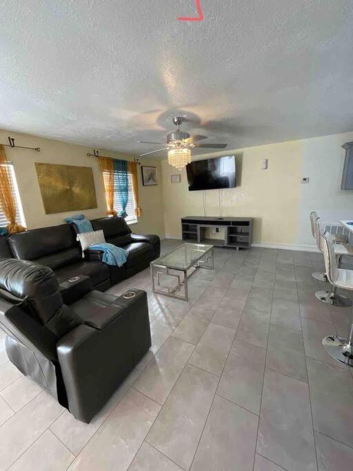 Modern 3bedroom 2 Bathroom Near Universal *