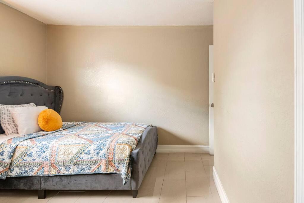 Modern 3bedroom 2 Bathroom Near Universal Holiday home *