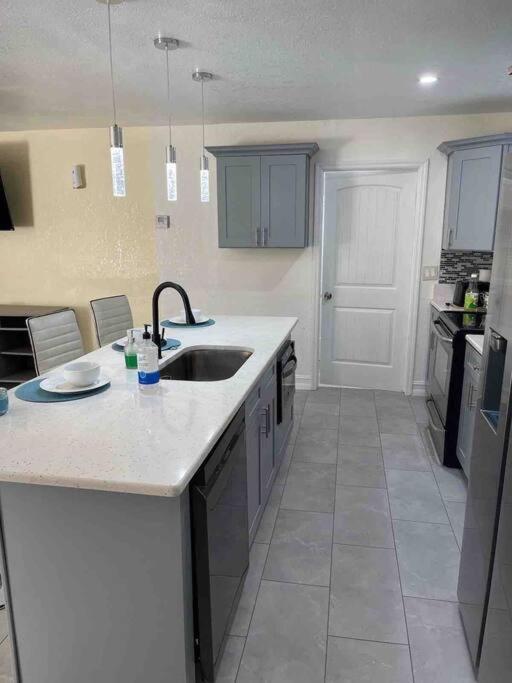 Modern 3bedroom 2 Bathroom Near Universal