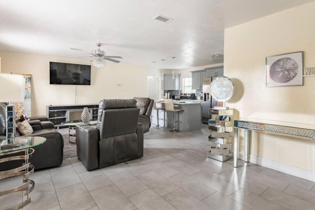 Modern 3bedroom 2 Bathroom Near Universal Holiday home