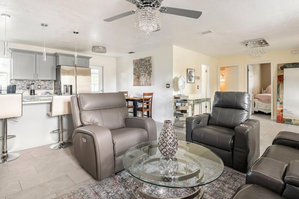 Modern 3bedroom 2 Bathroom Near Universal Holiday home *