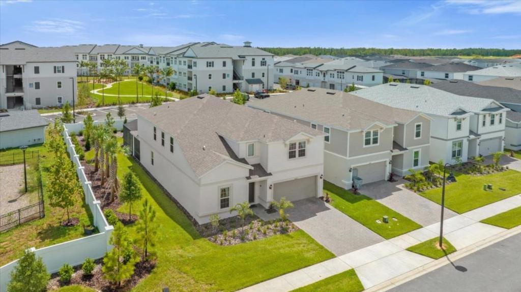 Holiday home 8 Bedrooms- 6 Bathrooms- Windsor Cay 16275sk *
