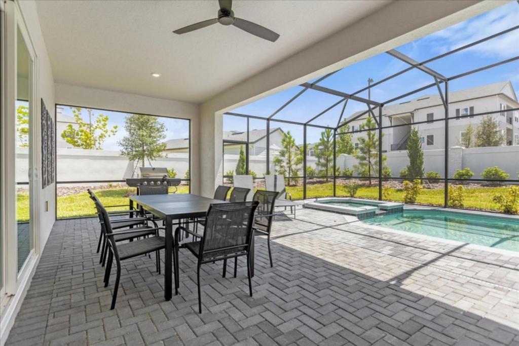 Holiday home 8 Bedrooms- 6 Bathrooms- Windsor Cay 16275sk