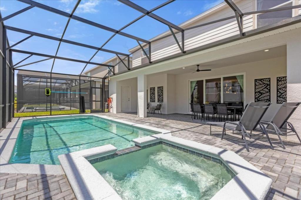Holiday home 8 Bedrooms- 6 Bathrooms- Windsor Cay 16275sk *