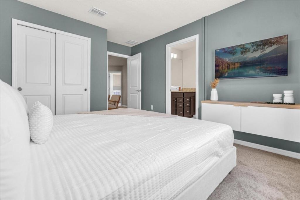 Holiday home 10 Bedrooms- 8 Bathrooms- Windsor Cay 16340 Sk