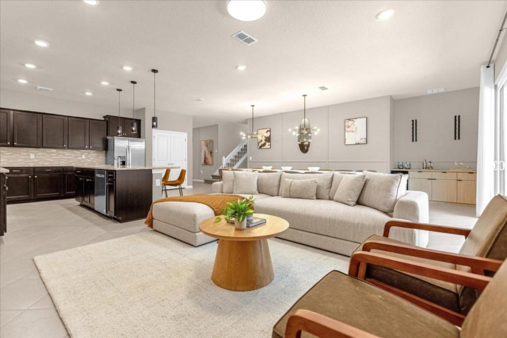 Holiday home 10 Bedrooms- 8 Bathrooms- Windsor Cay 16340 Sk *