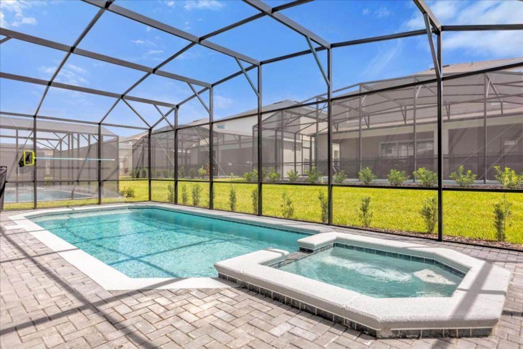 10 Bedrooms- 8 Bathrooms- Windsor Cay 16340 Sk Orlando