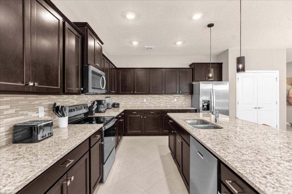 10 Bedrooms- 8 Bathrooms- Windsor Cay 16340 Sk * Orlando