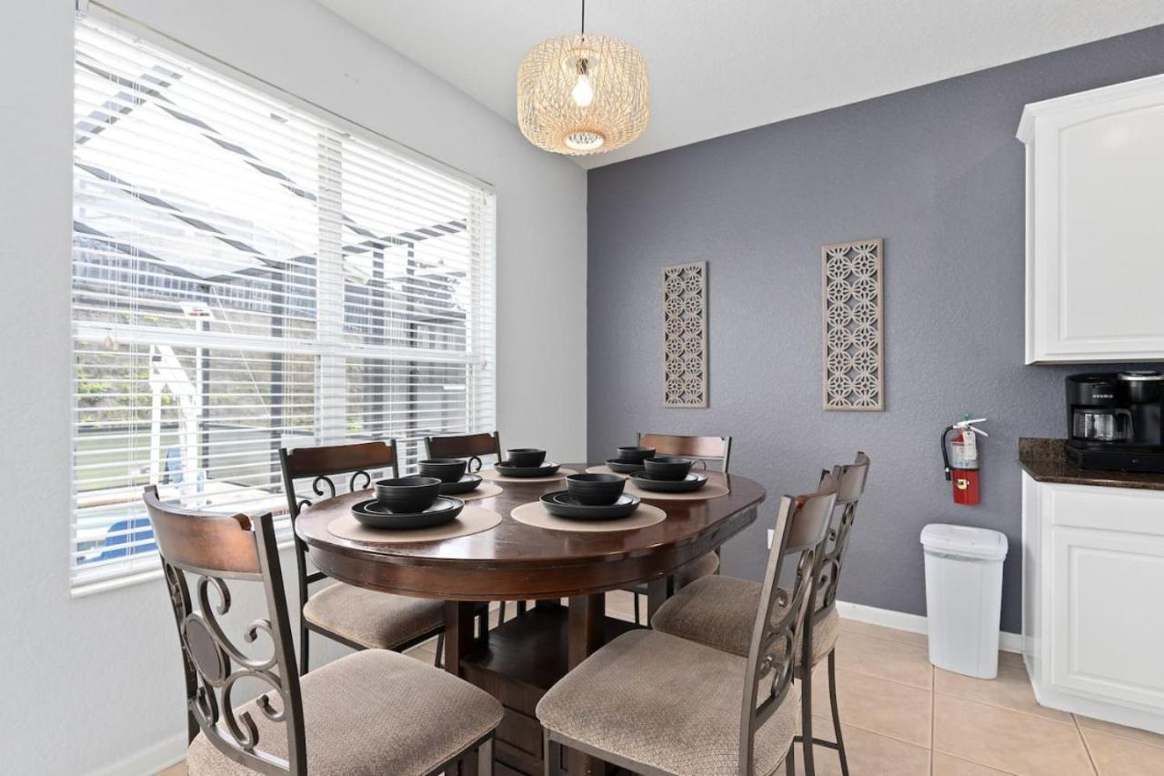 Wheelchair-friendly Near World Holiday home
