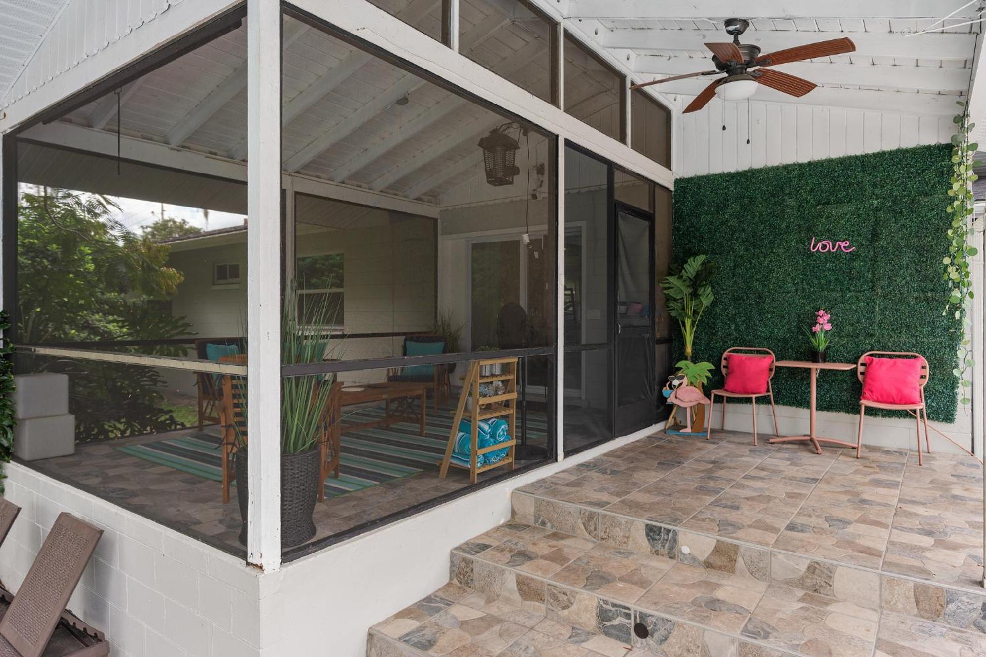 Holiday home Resort-style With A Heated Pool And A Huge Gated Yard *