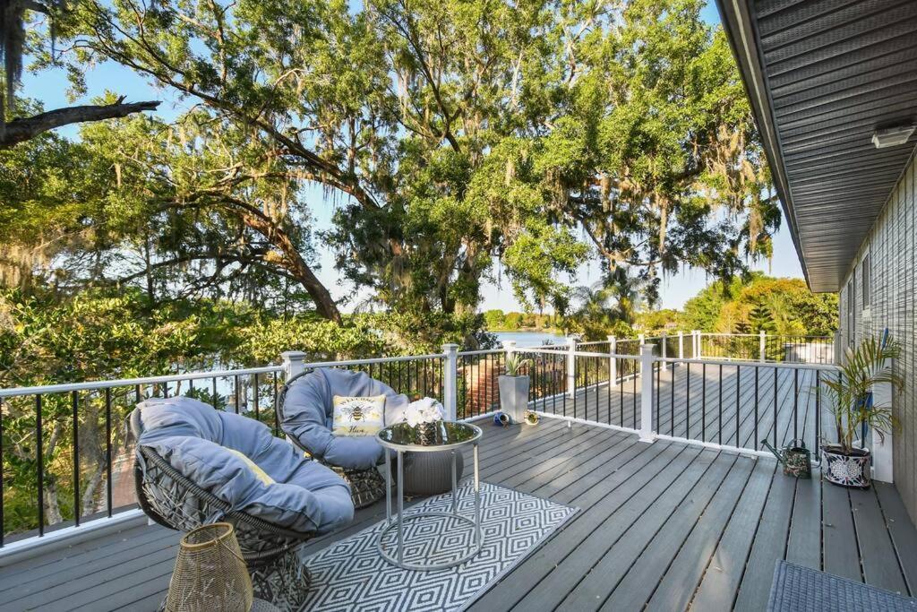 Spring King Balcony Apartment