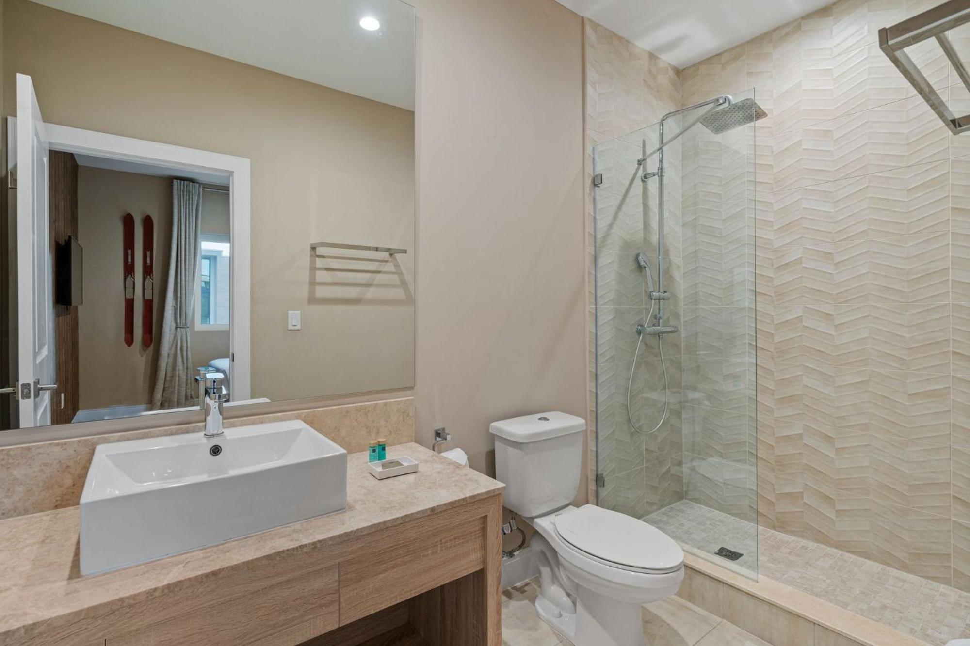 3063 - Luxuosa Com 4 Quartos E 4.5 Banheiros Perto Da Com Acesso Ao Orlando