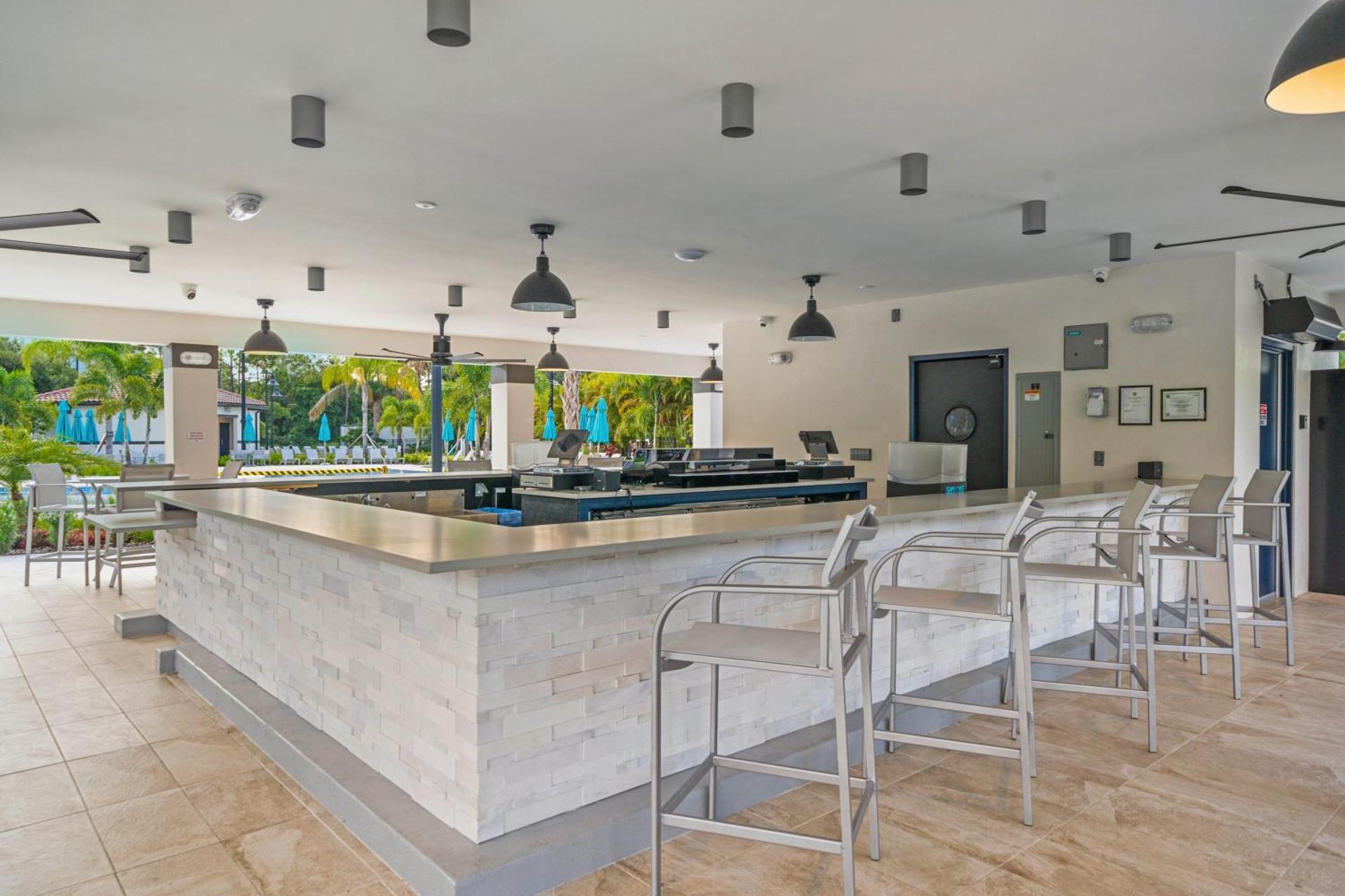 Gorgeous Top-floor W Private Balcony *