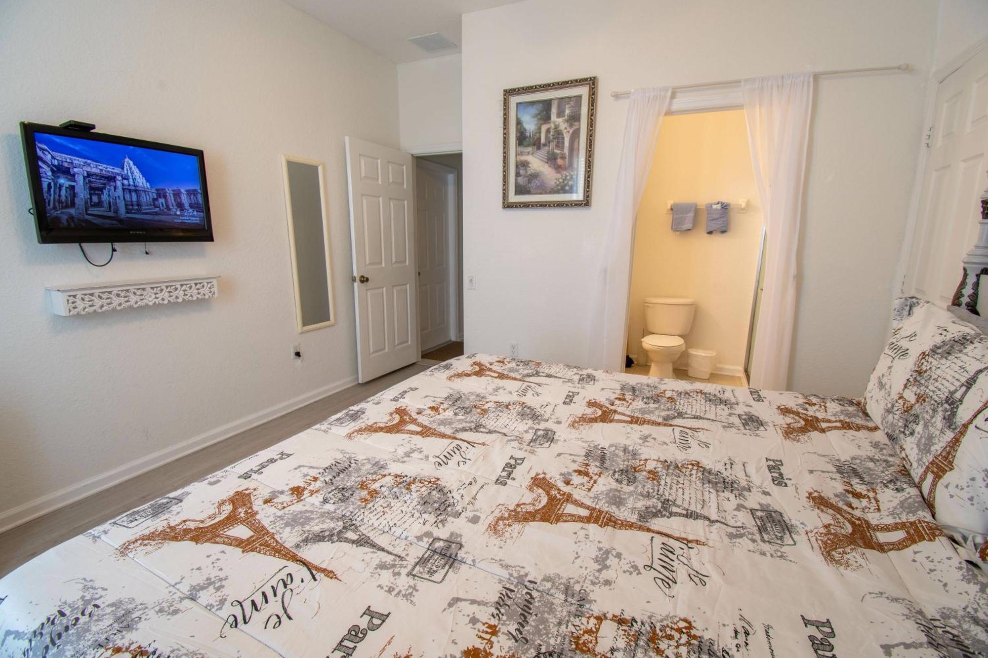 Stunning 6 Bedroom Vacation * Orlando