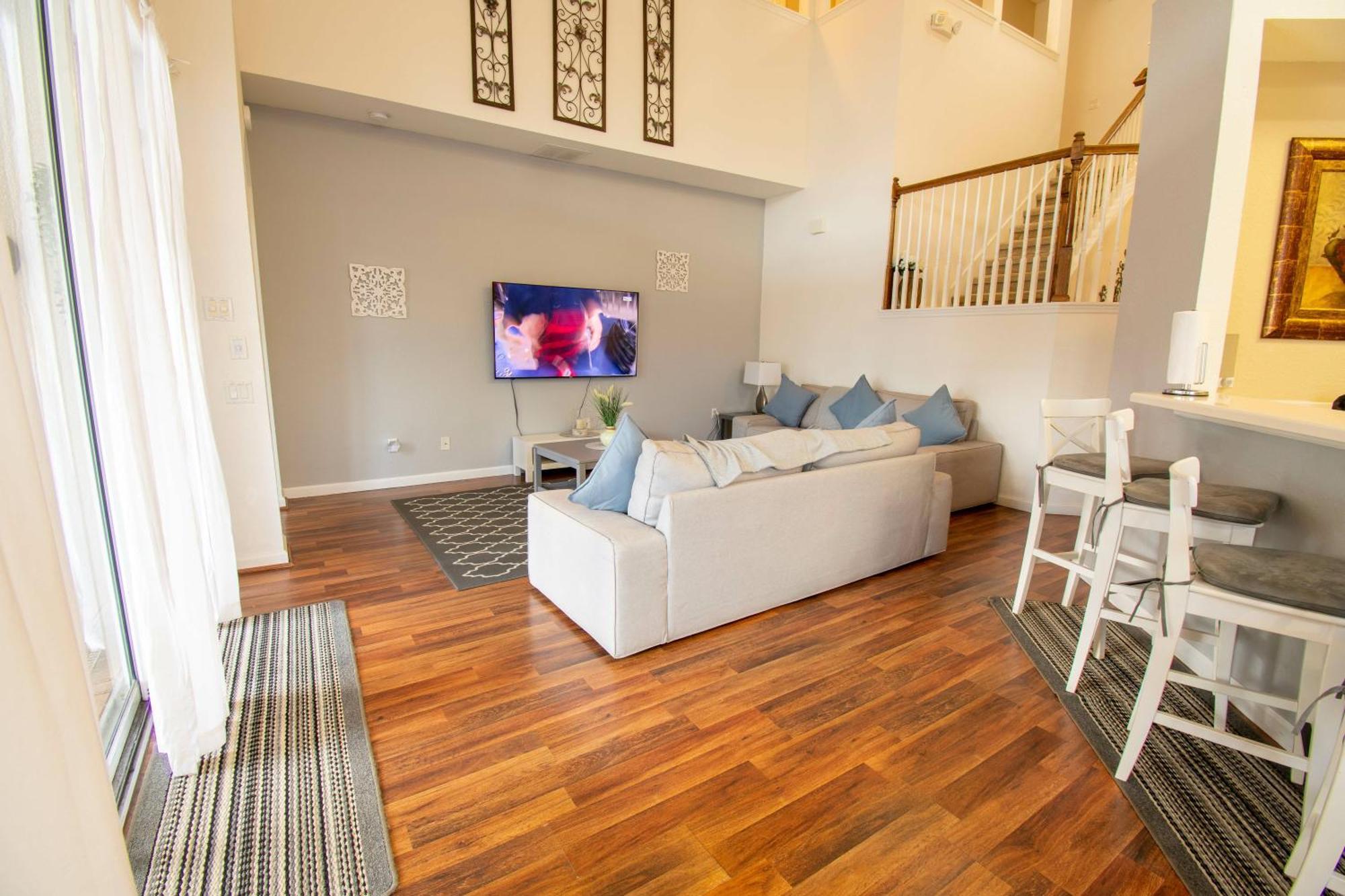 Stunning 6 Bedroom Vacation *