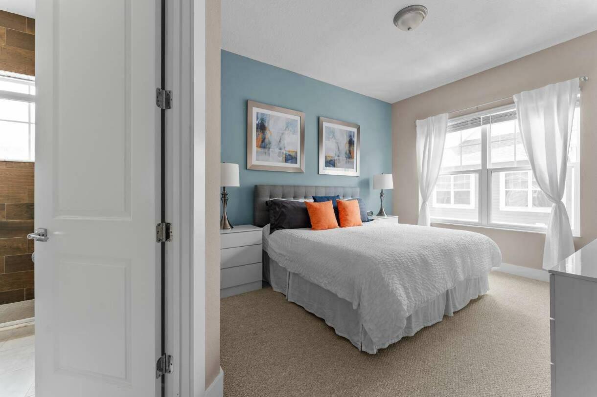 Holiday home 5-suite Escape: Minutes From The Magic *