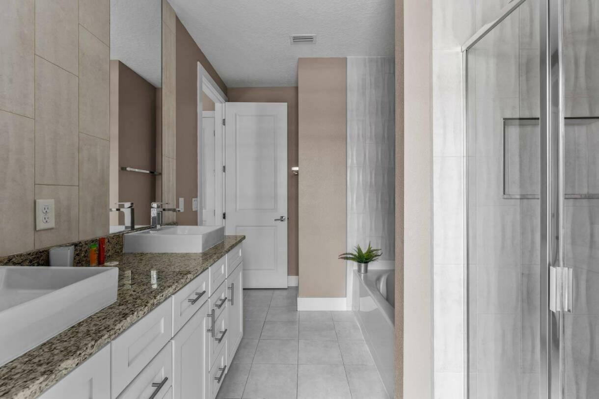 Holiday home 5-suite Escape: Minutes From The Magic *