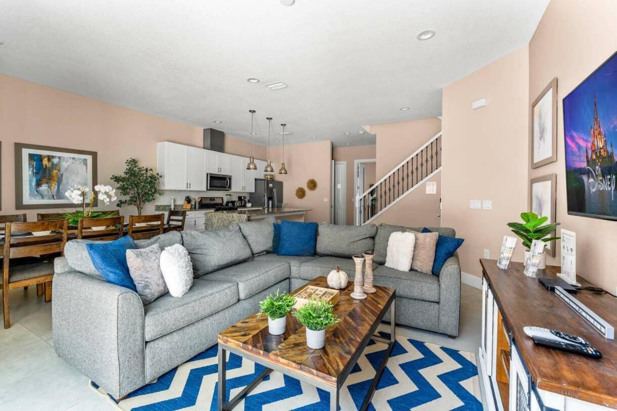 5-suite Escape: Minutes From The Magic Holiday home