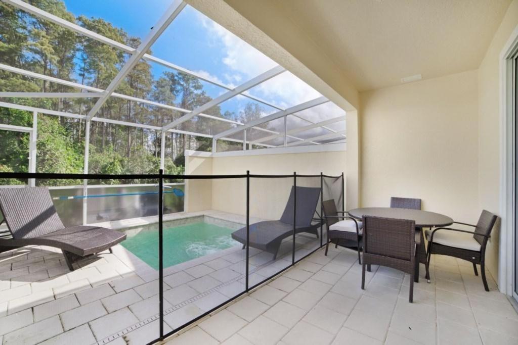 3 Bedrooms Pool Retreat Close To Apartment *