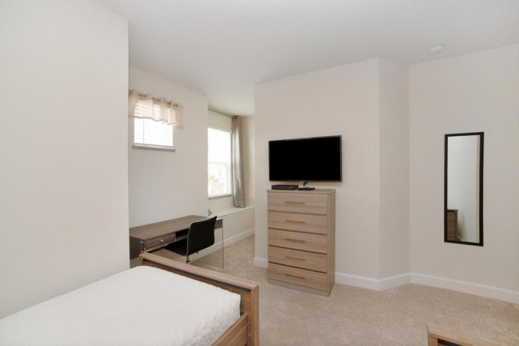 3 Bedrooms Pool Retreat Close To *