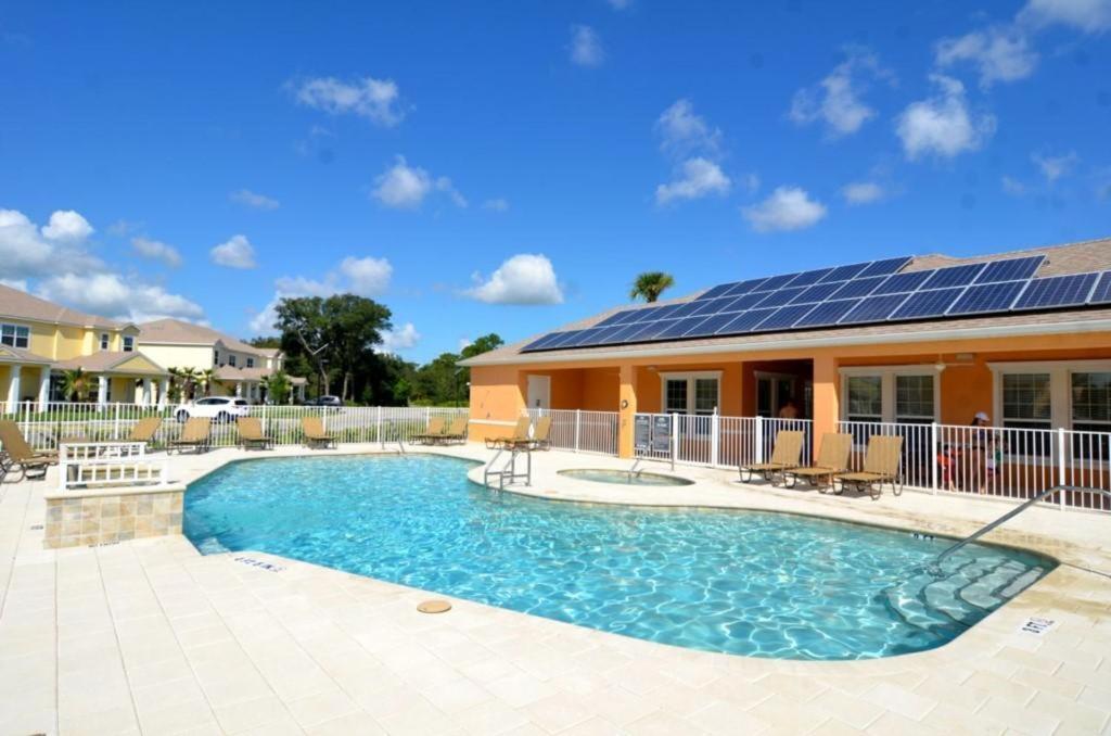 3 Bedrooms Pool Retreat Close To Apartment *