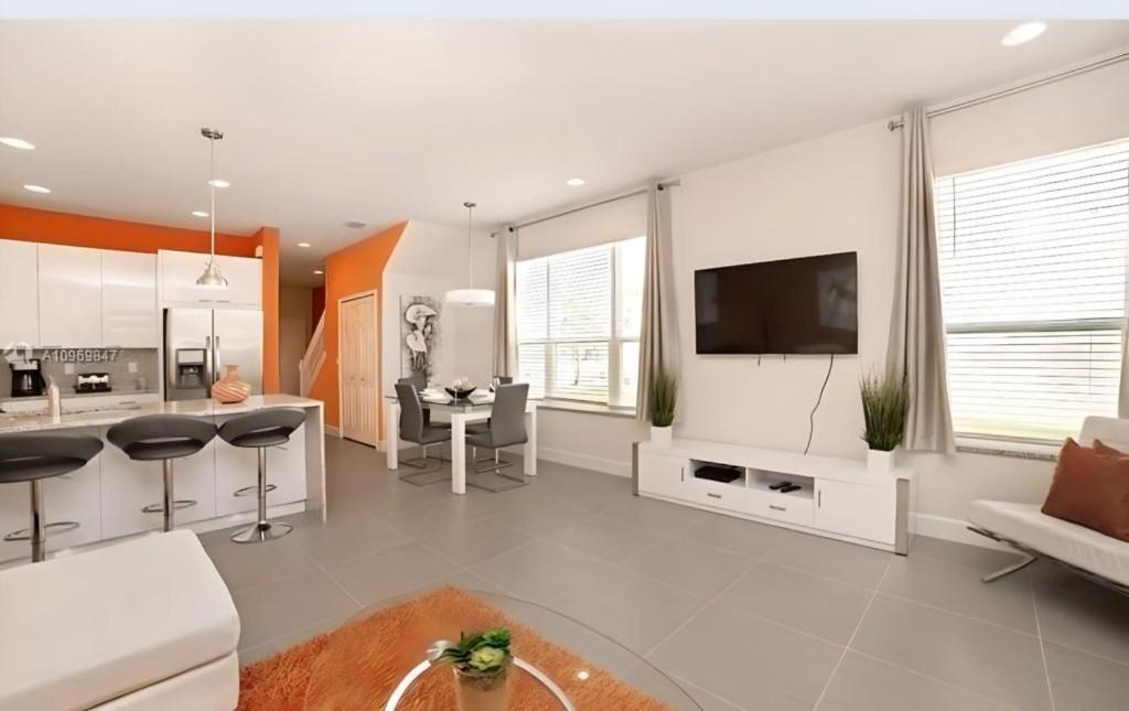 3 Bedrooms Pool Retreat Close To Apartment