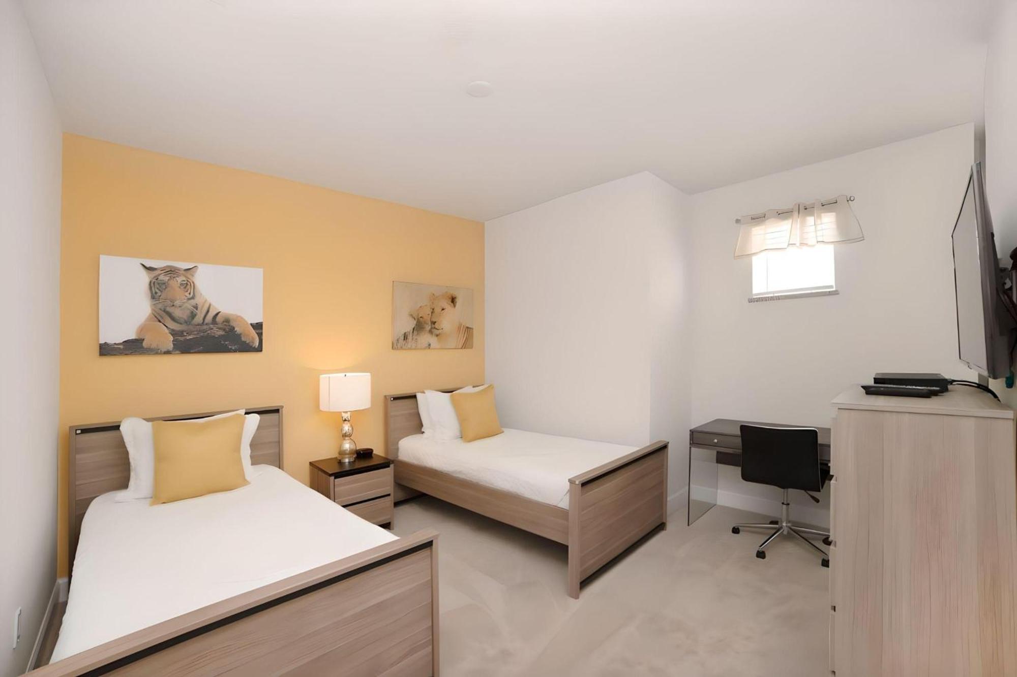 3 Bedrooms Pool Retreat Close To Apartment *